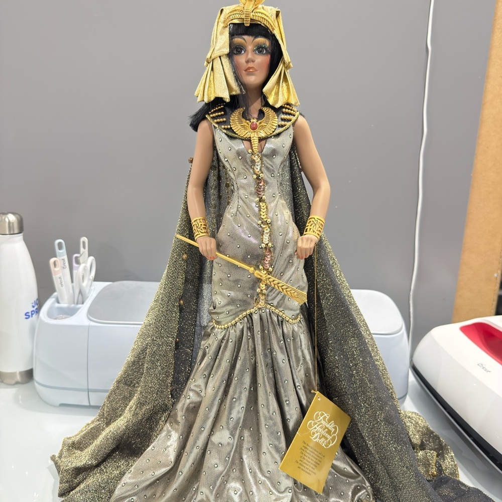 Franklin Mint Cleopatra Porcelain Doll Egyptian Heirloom Dolls 18"